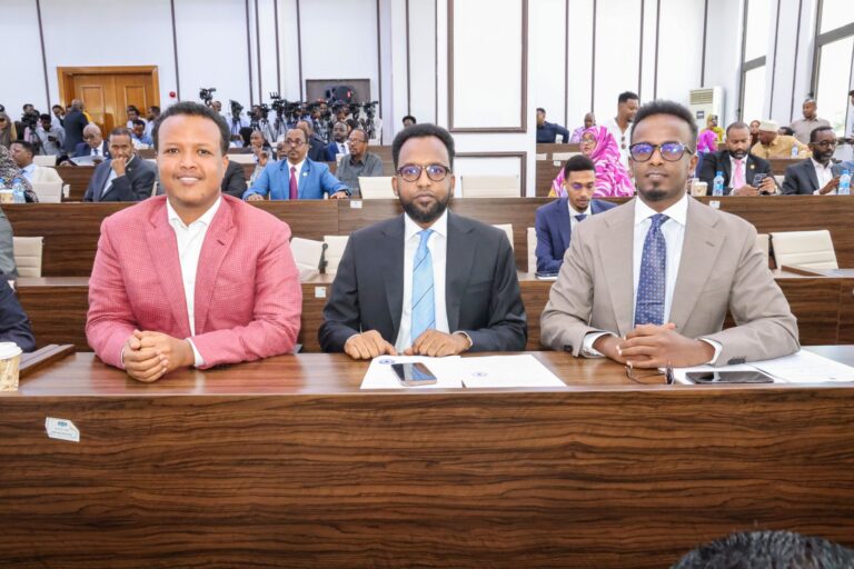 Soomaaliya; Kalfadhiga maanta ee Golaha Baarlamaanka ayaa la joojiyay sababtuna tahay tiro la’aan awgeed.