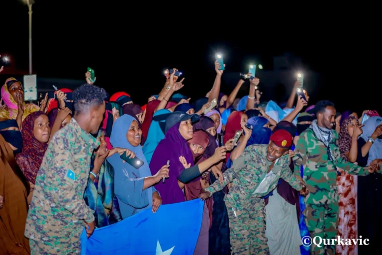 Hundreds of Garowe people held a large rally last night in support of Puntland forces.