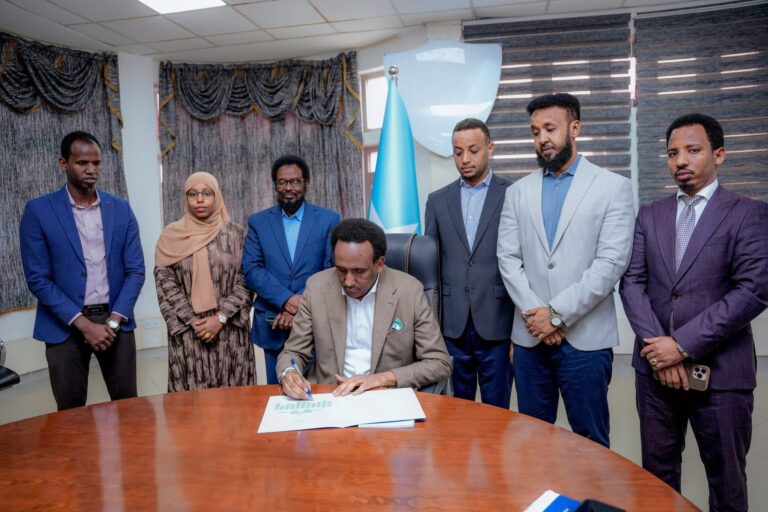 Director General of the Immigration and Citizenship Agency Signs New Organizational Structure