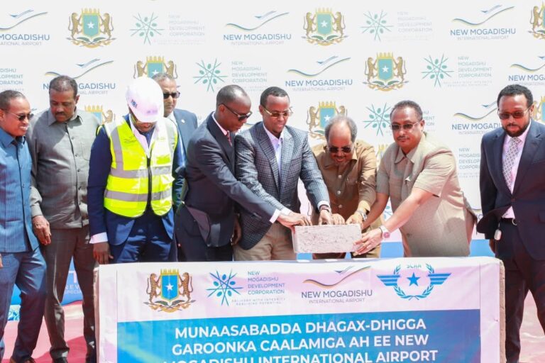 Madaxweynaha Soomaaliya oo Dhagax Dhigay Garoonka Cusub ee ‘New Mogadishu International Airport’