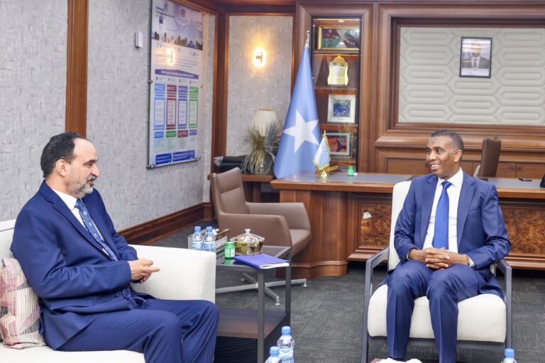 Somalia PM received in his office the Ambassador of the Arab Universities for Somalia.