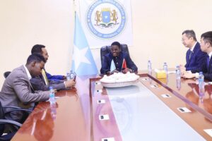 GvVqUUYXEAAmP4T-300x200 Somalia, China held productive discussions on strengthening the historic and longstanding ties .