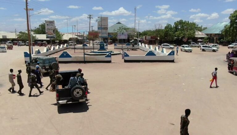 DEG DEG: Dagaal Culus oo Hadda Ka Socda Xerada Uk ee Duleedka Balad Xaawo