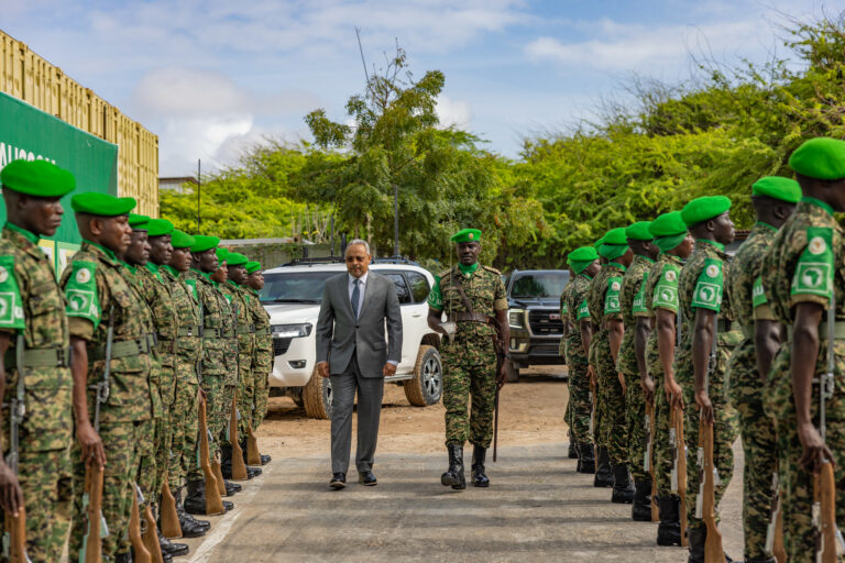Wasiirka Arrimaha Dibadda Jabuuti ayaa booqashadiisii ugu horreysay ku yimid Soomaaliya.