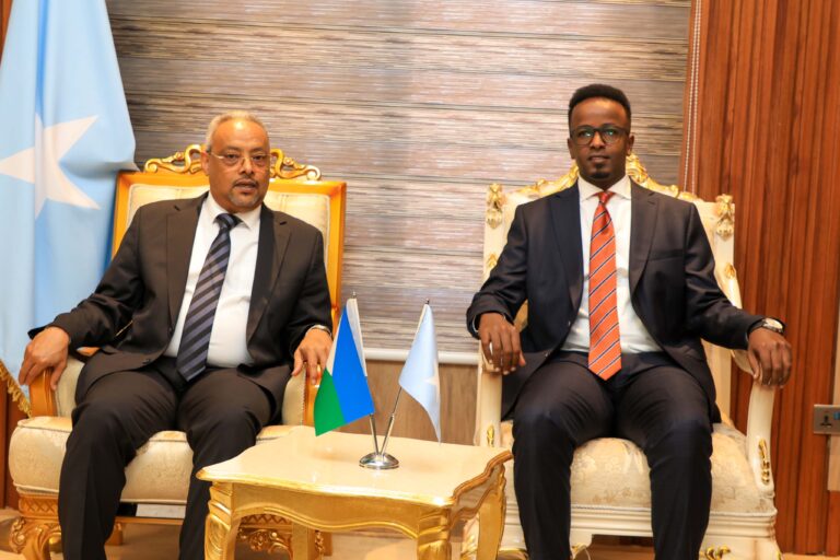Somali state Minister for Defense held high-level discussions Djibouti’s Minister of Foreign Affairs.