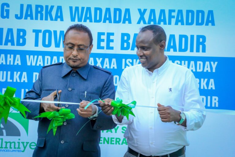 Mogadishu Mayor inaugurated paved roads in Hodan District.