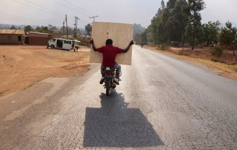 Malawi votes amid economic downturn and leadership discontent