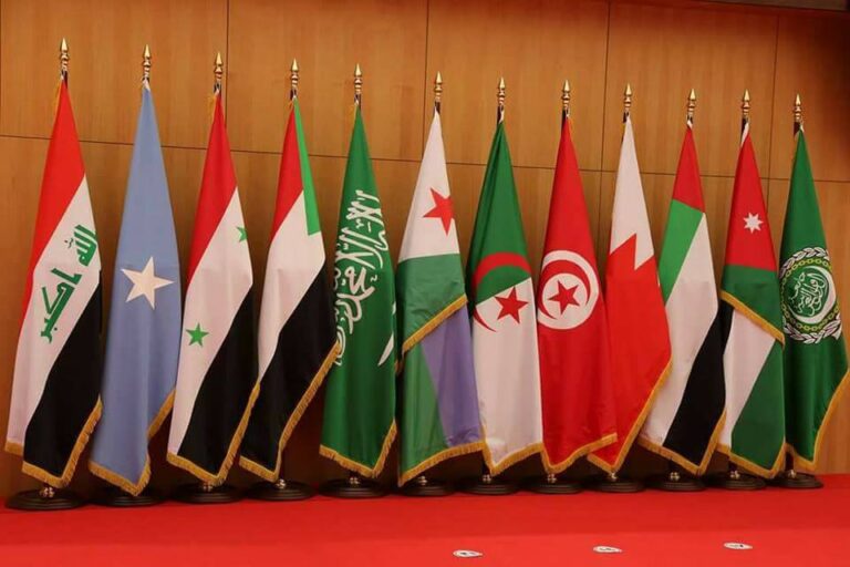 Madaxweyne Xasan Sheekh oo Gaaray Dooxa si uu uga Qeyb Galo Shirka Degdegga ah ee Carabta iyo Islaamka.