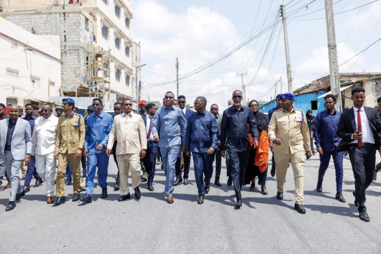 Ra’iisul Wasaare Xamsa oo Daah-furay Dib-u-furista 52 Waddo oo Xirnaa Muqdisho.