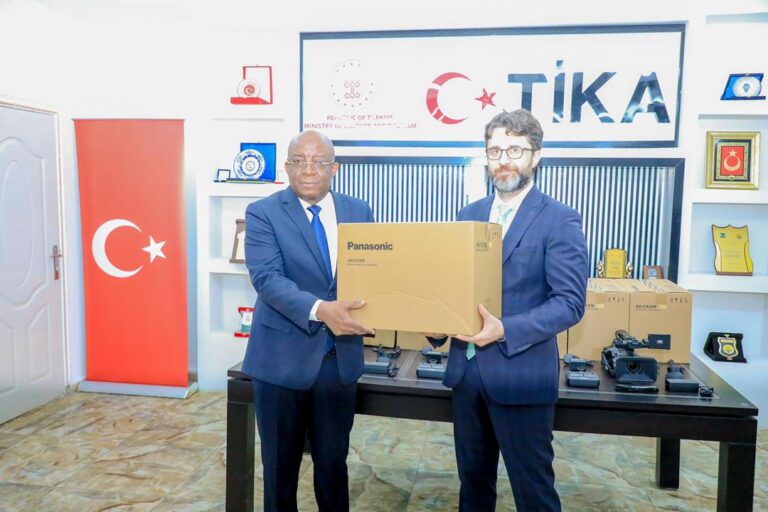 Wasaaradda Warfaafinta Soomaliya oo Dowladda Turkiga  Ka Guddoontey Qalab Warbaahin oo Casri ah.