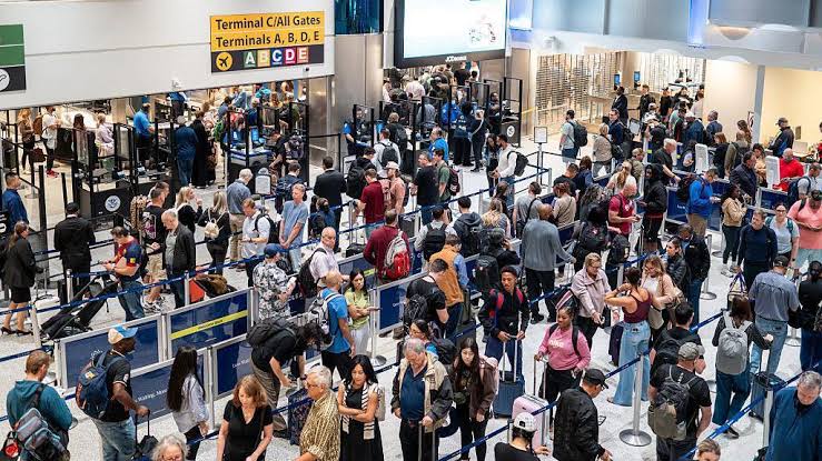 More than 1,400 flights cancelled as US air traffic cuts enter second day